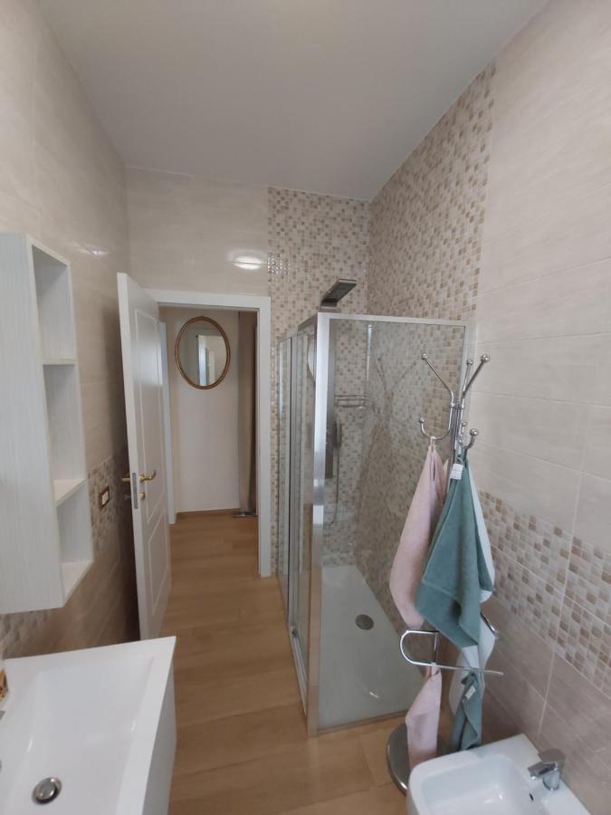 Apartamento Le Rive Desenzano del Garda Exterior foto