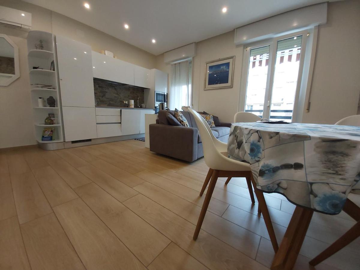 Apartamento Le Rive Desenzano del Garda Exterior foto