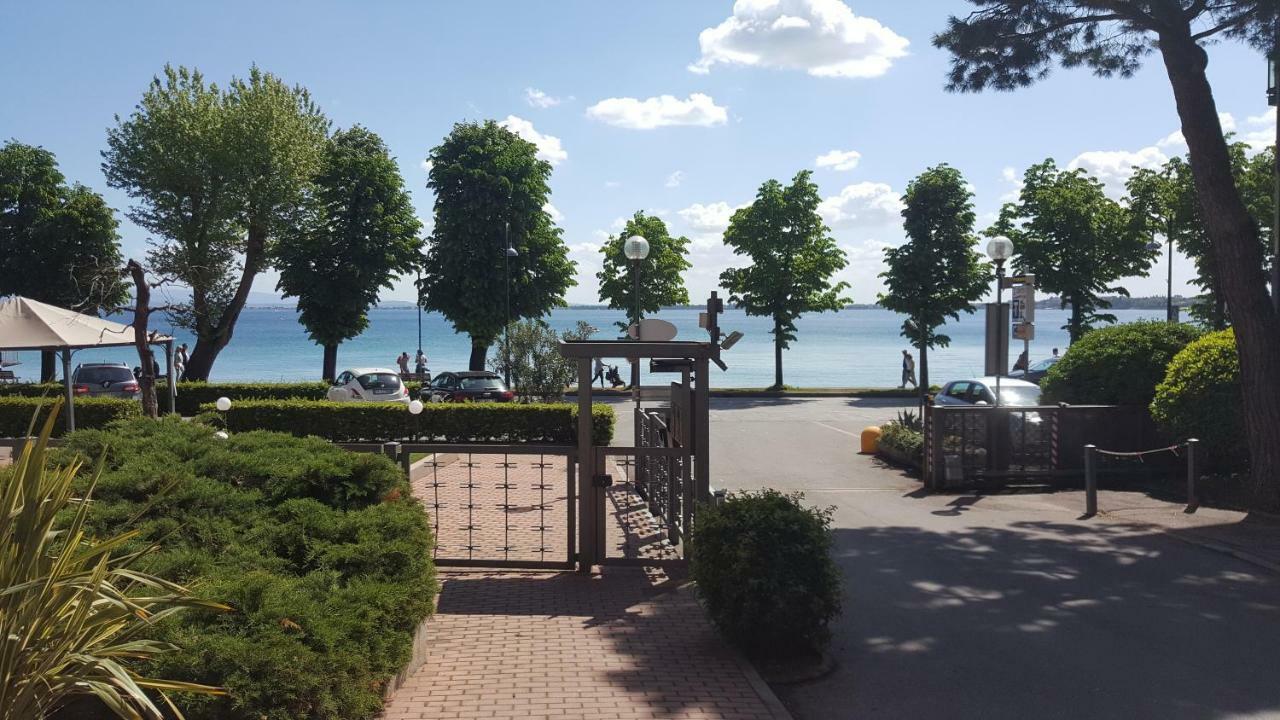 Apartamento Le Rive Desenzano del Garda Exterior foto