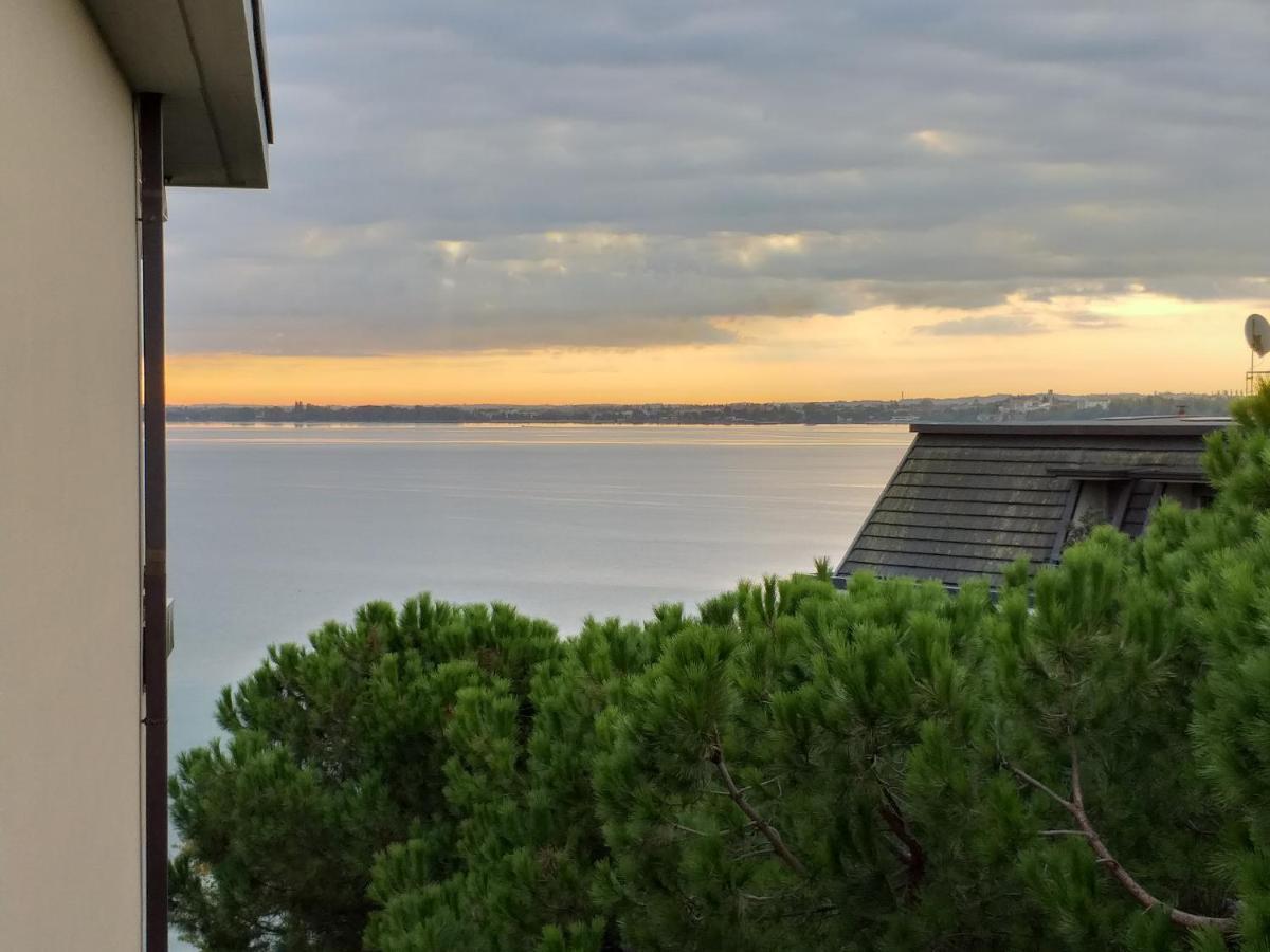 Apartamento Le Rive Desenzano del Garda Exterior foto